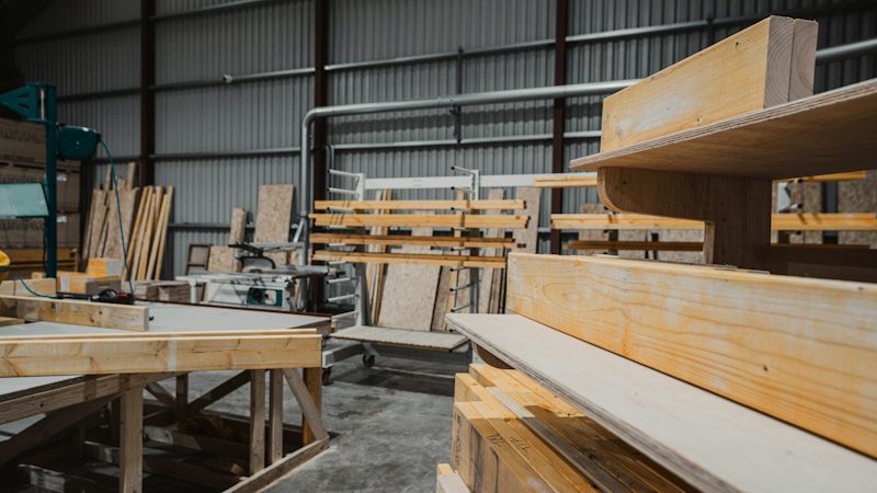Sawn timber beams in a processing hall